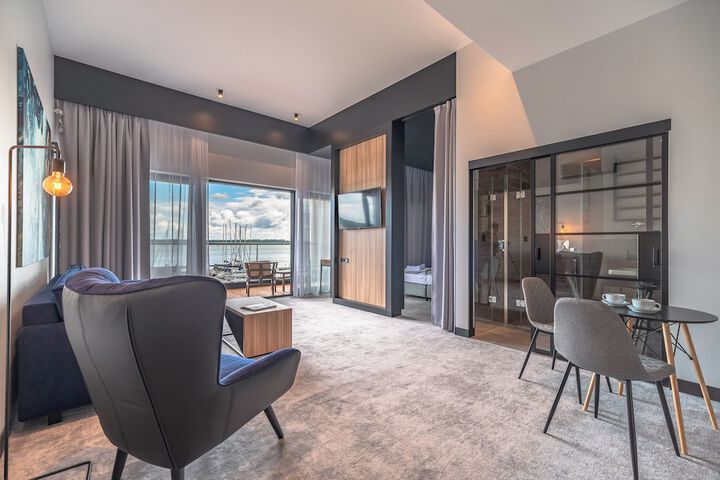 Room 25 of 136