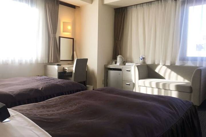 Room 13 of 35