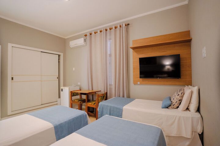Room 43 of 175