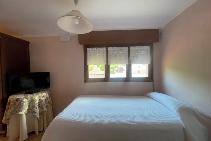Room 11 of 24