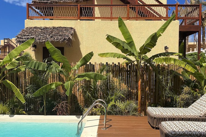 Pool 40 of 76
