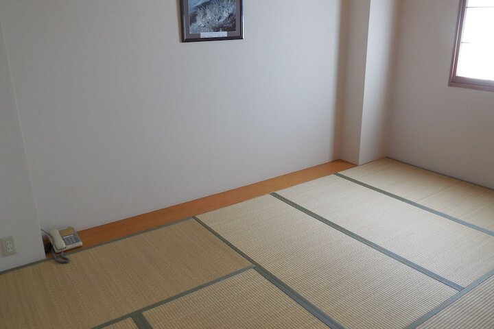 Room 4 of 28