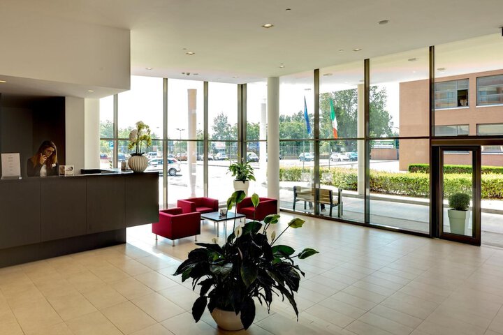 Guest Lobby