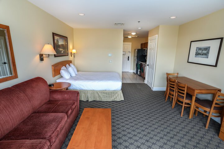 2 Queen Beds (4 of 24)