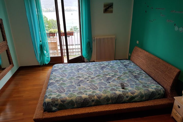 Room 6 of 8