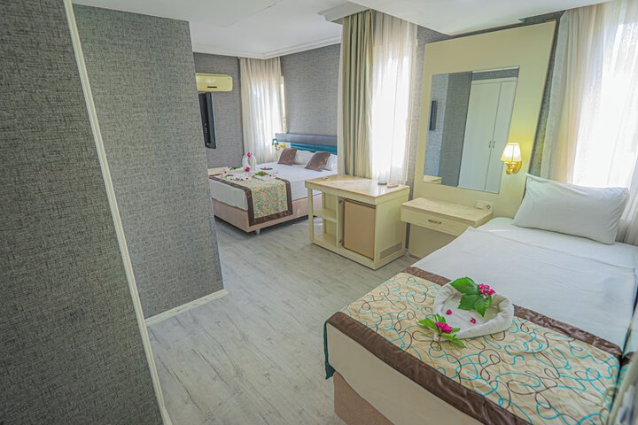 Room 14 of 76
