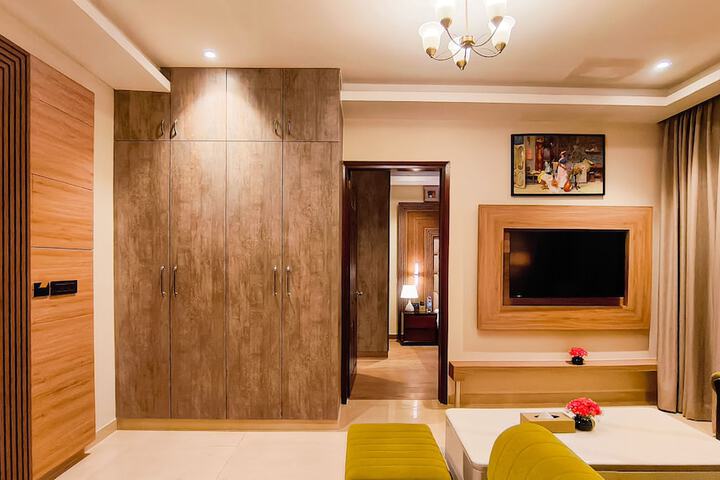 Room 35 of 93