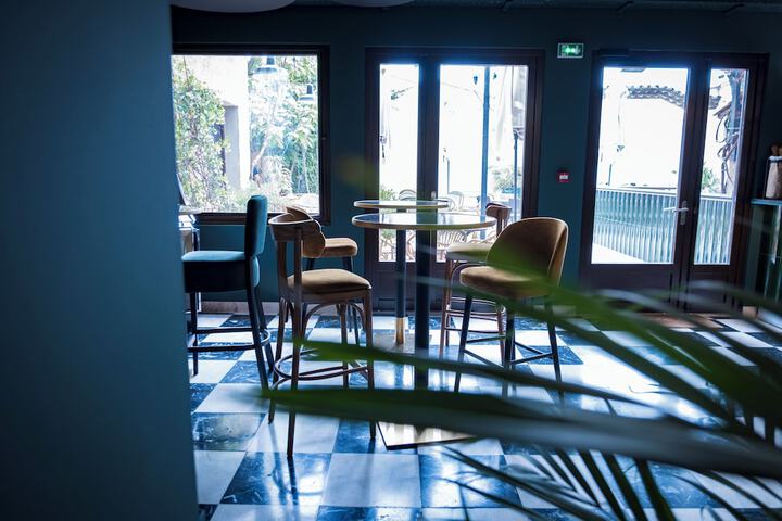 Lounge 45 of 60