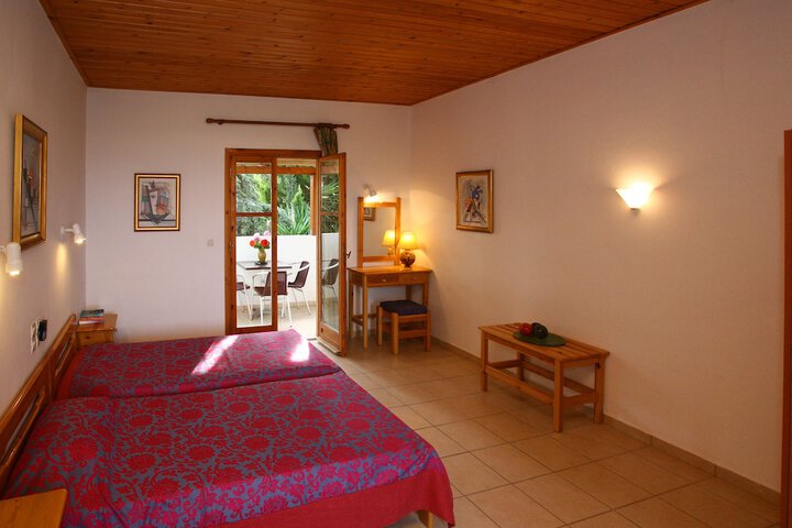 Room 3 of 65