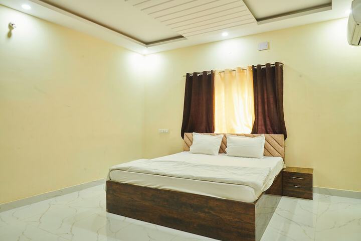 Room 5 of 17