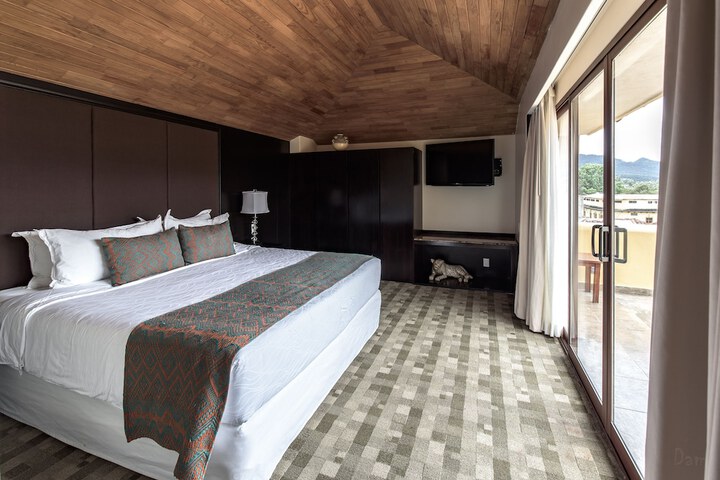 Room 10 of 121