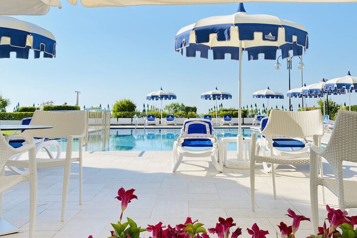 Hotel Pool
