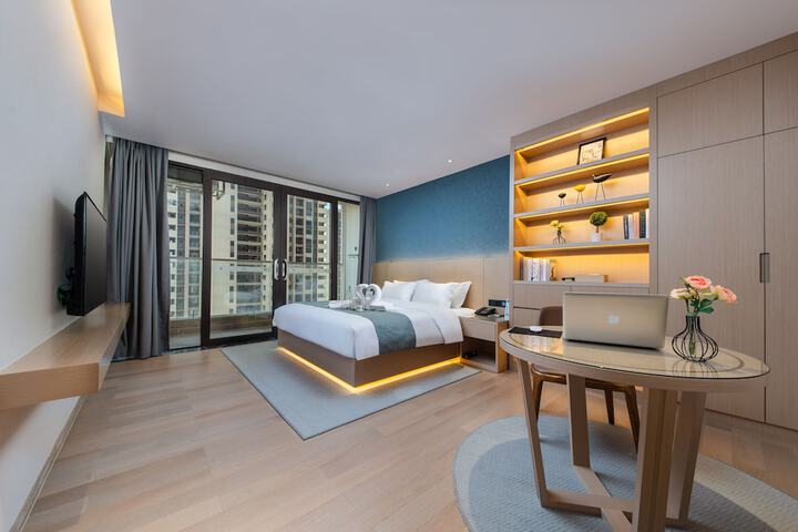 Room 8 of 28