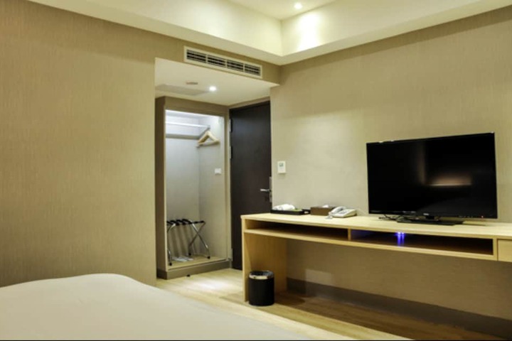 Room 15 of 50
