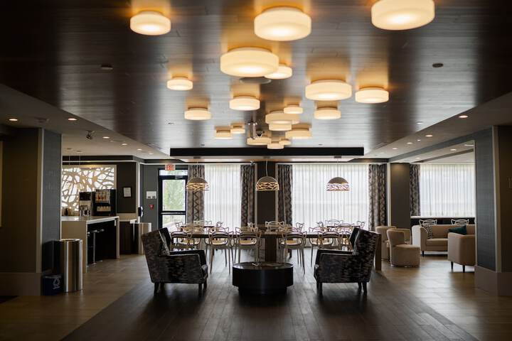 Entrance & Lobby