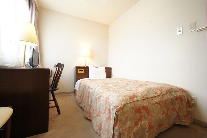 Room 11 of 37