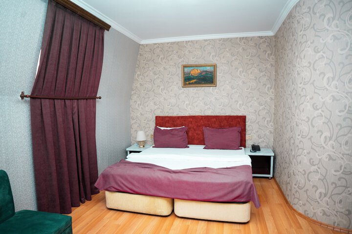 Room 13 of 113