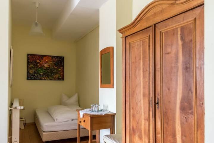Room 44 of 80
