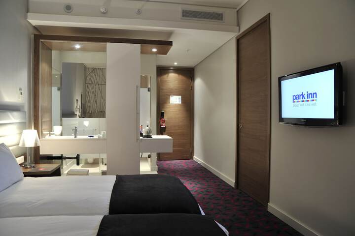 Room 9 of 47