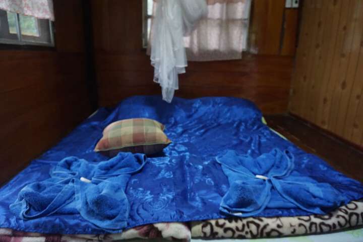 Room 4 of 38
