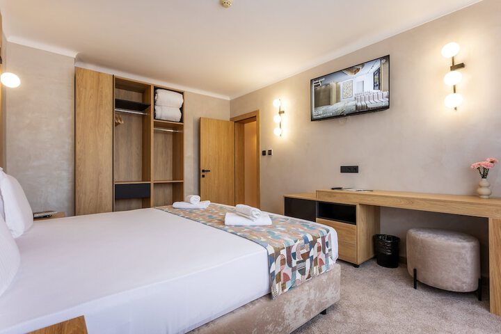 Room 43 of 112