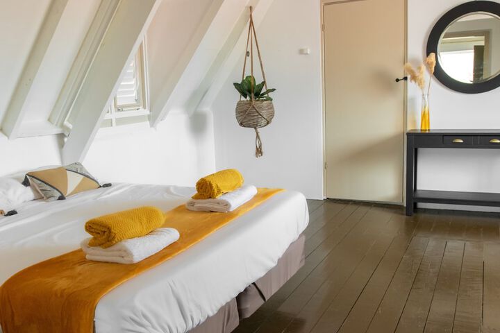 Room 4 of 40