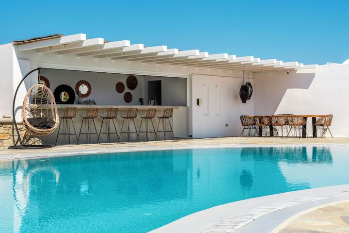 Swim-up bar