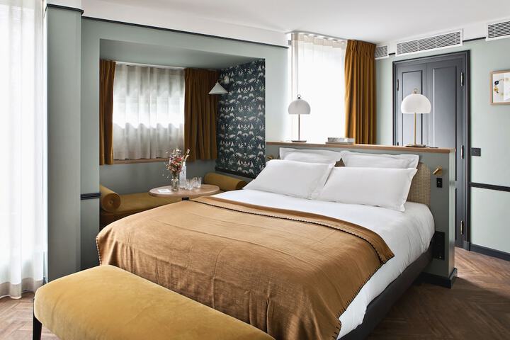 Room 10 of 37