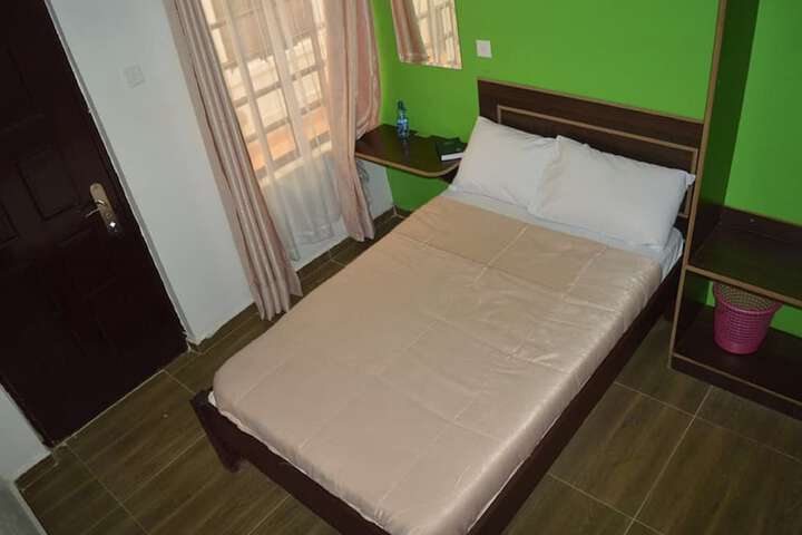 Room 8 of 35