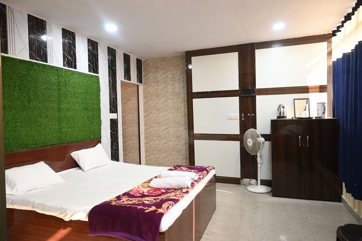 Room 3 of 25