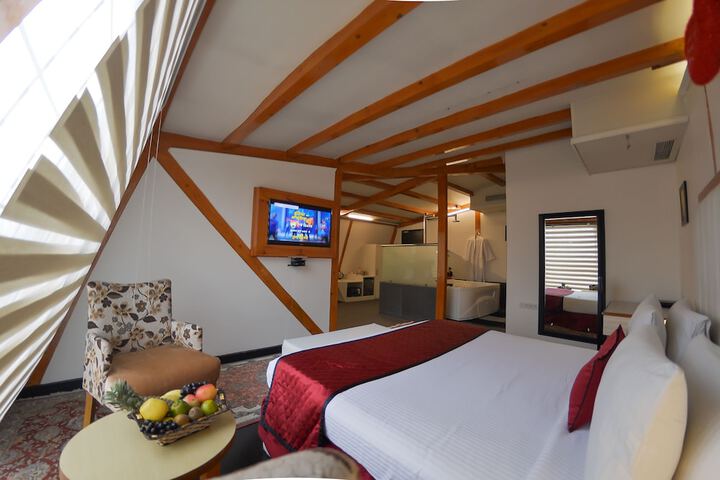 Room 15 of 41