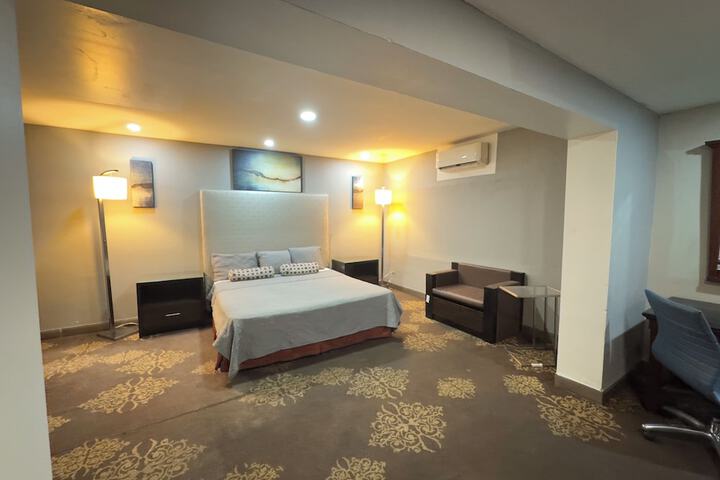 Room 8 of 11