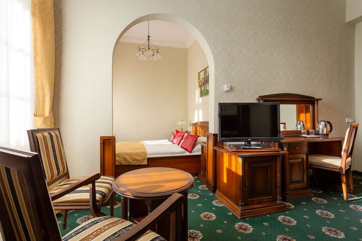 Room 23 of 102