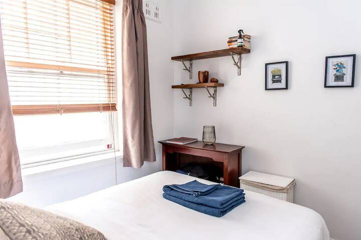 Room 7 of 10