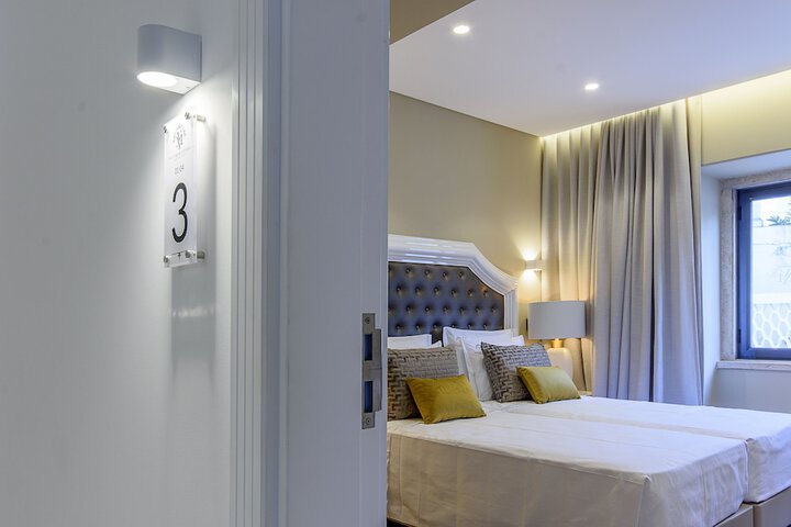 Room 12 of 114