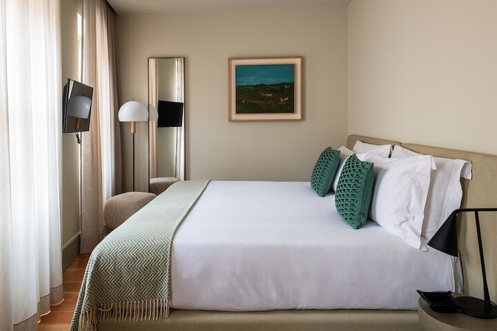 Room 27 of 109