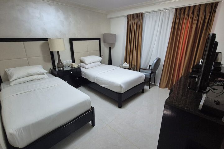 Room 12 of 33