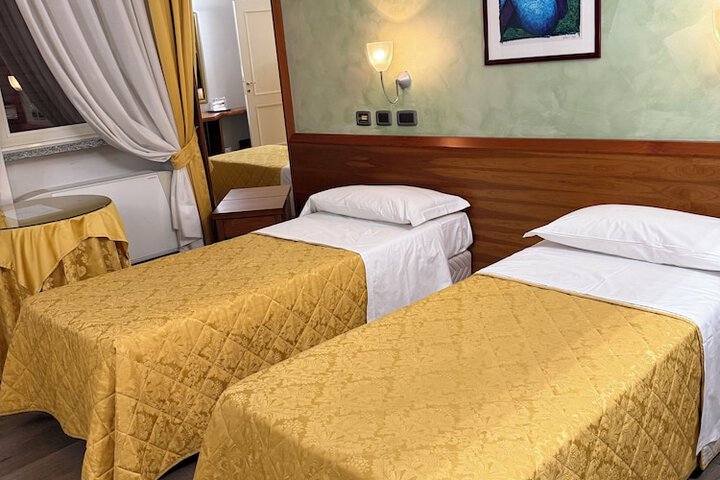 Room 9 of 25