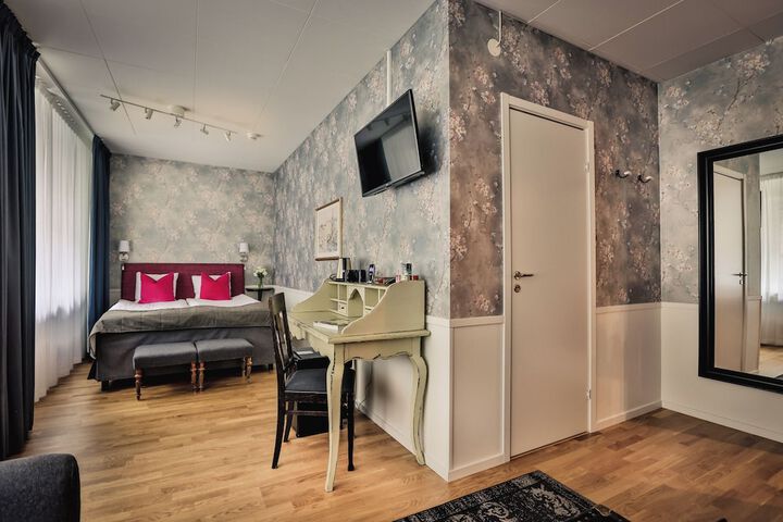Room 90 of 132