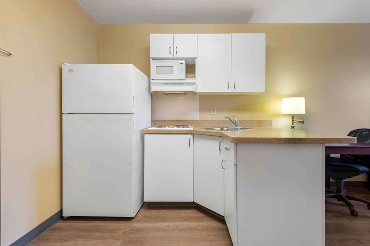 1 Queen Bed Kitchen (5 of 7)