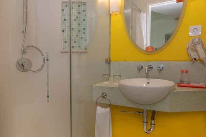Room 15 of 44