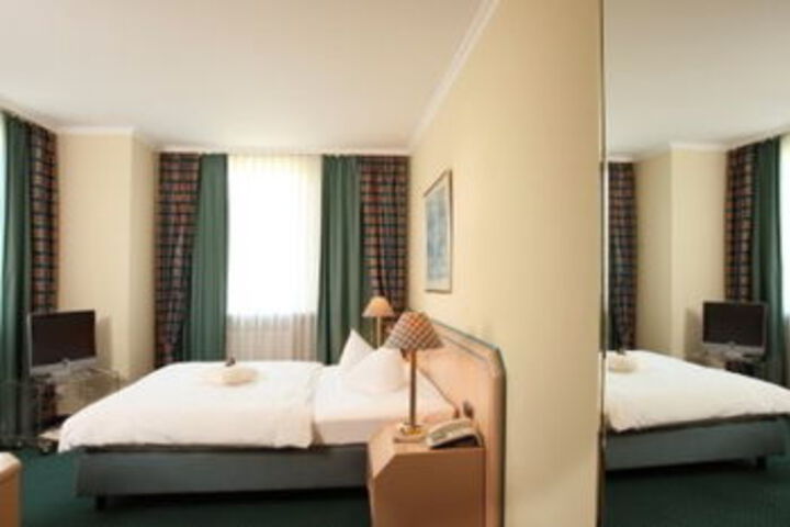 Room 9 of 15