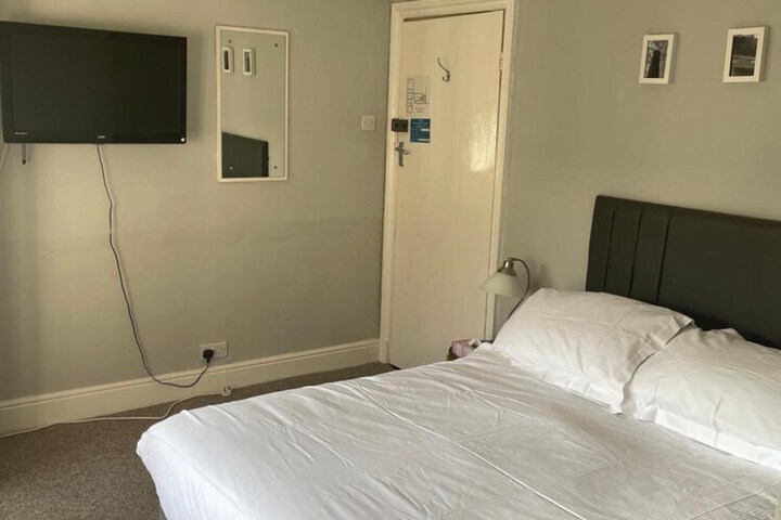 Room 8 of 47