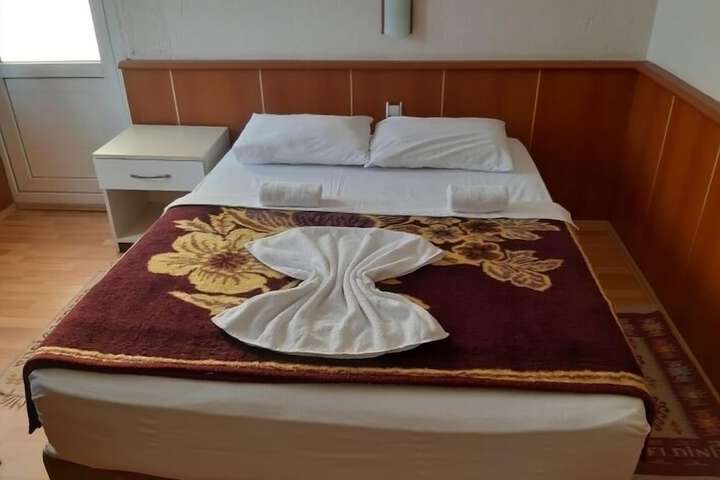 Room 8 of 15
