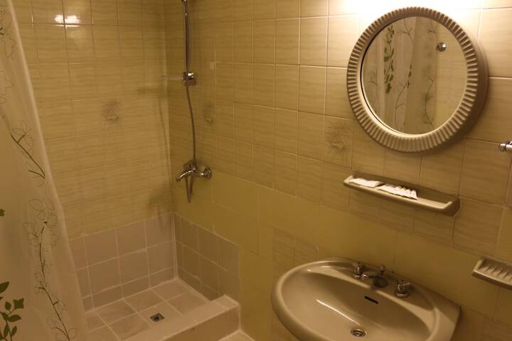 Room 15 of 16