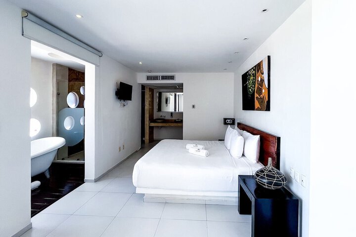 Room 26 of 126
