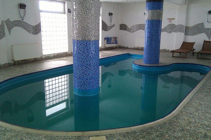 Pool 34 of 38