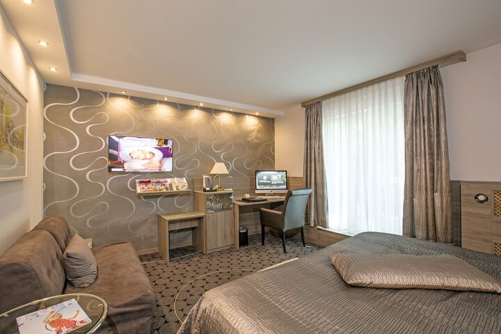 Room 7 of 51