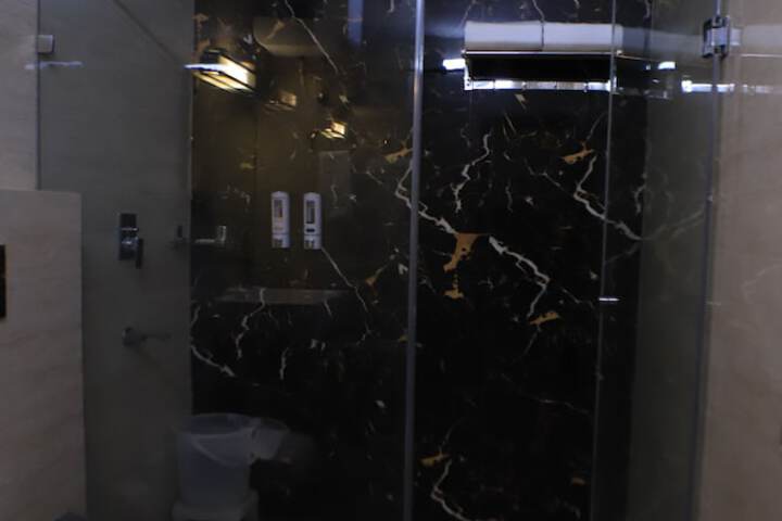Room 115 of 178