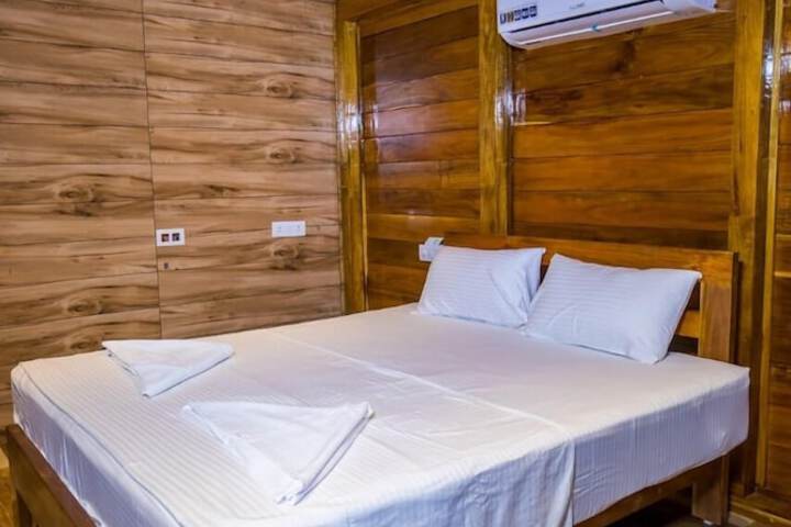 Room 2 of 12